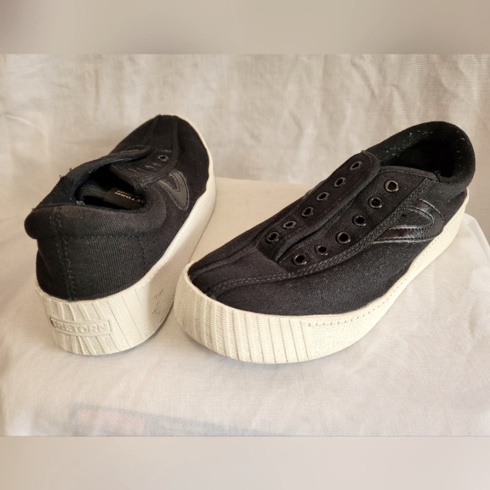 Tretorn shoes Womens Sz 7 Canvas Black